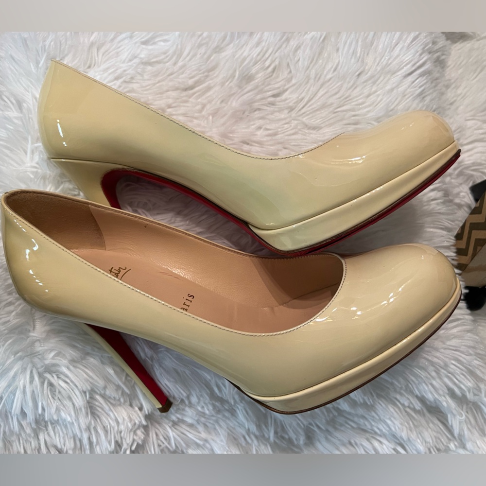 🎉HP🎉 Christian Louboutin New Simple Patent Leather Pumps - Picture 2 of 11